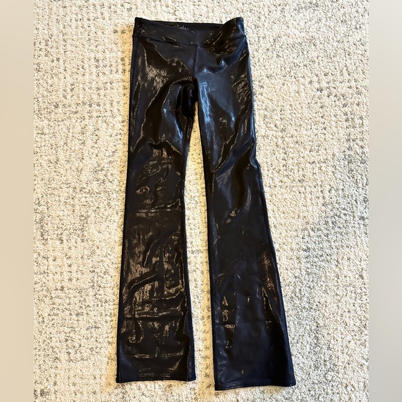 Alo flared bootcut leggings- high shine - Picture 4 of 5